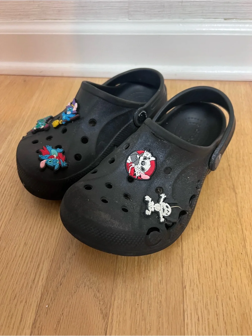 Crocs Black Kids Shoes with Stitch Charms